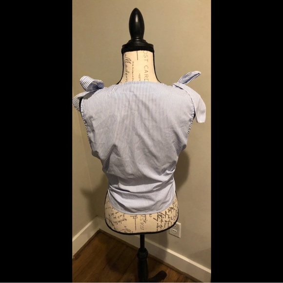 CBR women’s blue & white stripe bow sleeveless button up top. - Picture 6 of 8